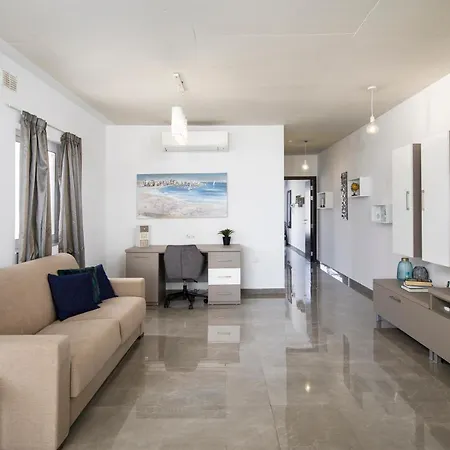 Апартаменты Hilltop - Stylish Comfort Living Close To The Sea, Bugibba *