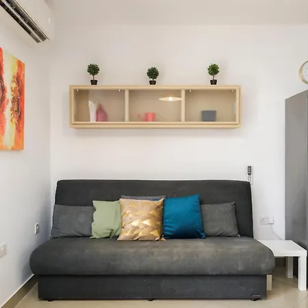 Hilltop - Stylish Comfort Living Close To The Sea, Bugibba Апартаменты *