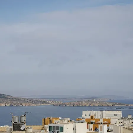 Hilltop - Stylish Comfort Living Close To The Sea, Bugibba Appartement *