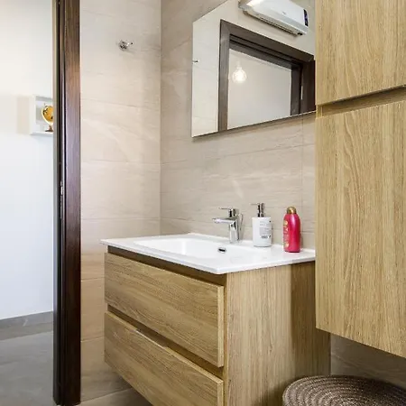 Hilltop - Stylish Comfort Living Close To The Sea, Bugibba