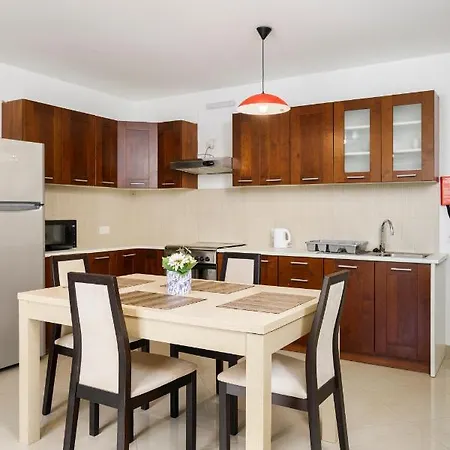 Hilltop - Stylish Comfort Living Close To The Sea, Bugibba 公寓