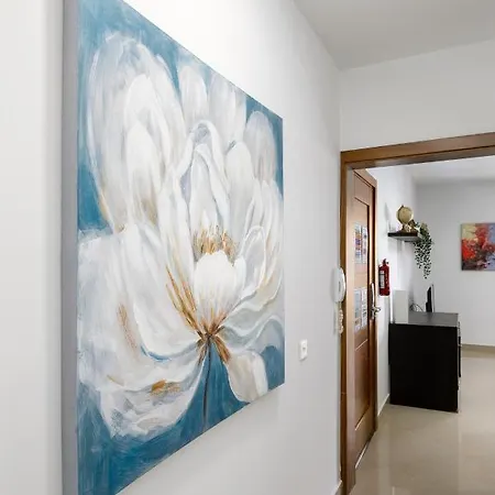 Hilltop - Stylish Comfort Living Close To The Sea, Bugibba