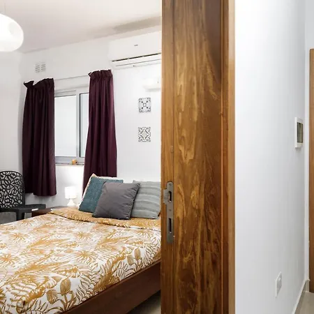 Hilltop - Stylish Comfort Living Close To The Sea, Bugibba 公寓 *