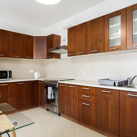 Hilltop - Stylish Comfort Living Close To The Sea, Bugibba *