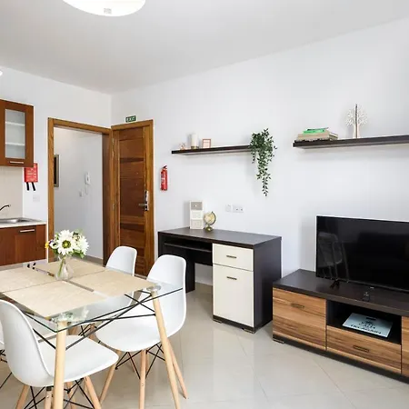 Hilltop - Stylish Comfort Living Close To The Sea, Bugibba *