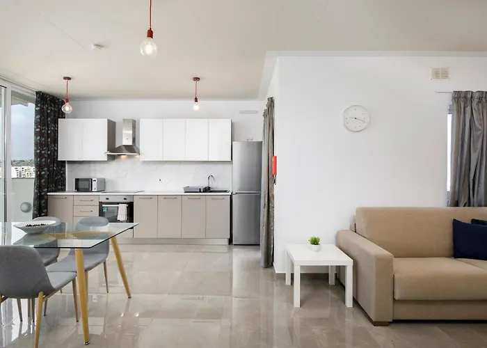 Hilltop - Stylish Comfort Living Close To The Sea, Bugibba Apartman San Pawl il-Baħar