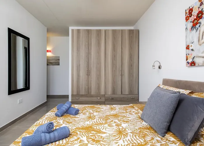 Hilltop - Stylish Comfort Living Close To The Sea, Bugibba Apartman San Pawl il-Baħar