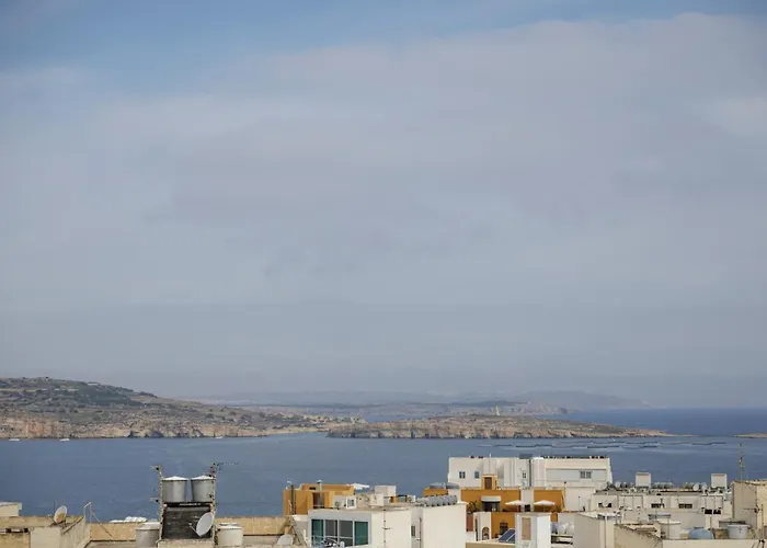 Hilltop - Stylish Comfort Living Close To The Sea, Bugibba Apartman *