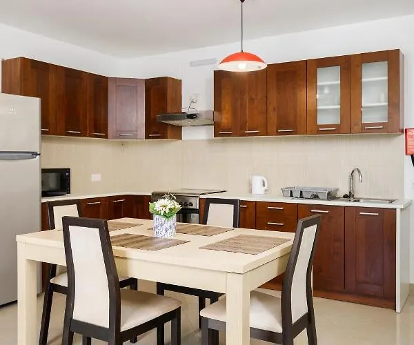 Hilltop - Stylish Comfort Living Close To The Sea, Bugibba Apartman