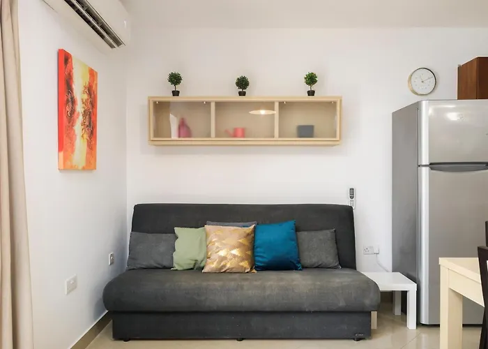 Hilltop - Stylish Comfort Living Close To The Sea, Bugibba Apartman *