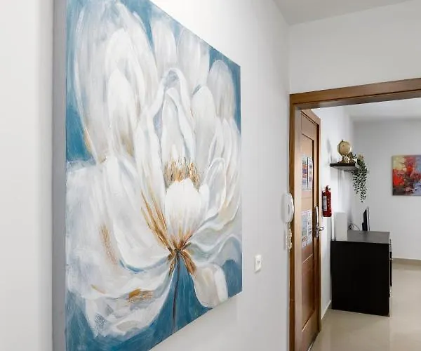 Hilltop - Stylish Comfort Living Close To The Sea, Bugibba