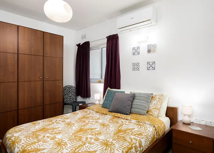 Hilltop - Stylish Comfort Living Close To The Sea, Bugibba Apartman *