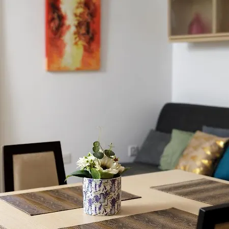 Apartment Hilltop - Stylish Comfort Living Close To The Sea, Bugibba *